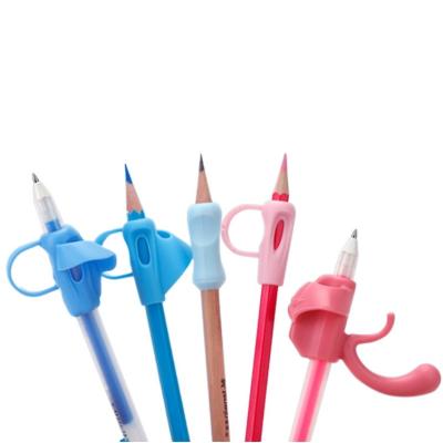 China New Student Posture Design Silicon Pencil Grip Pen Grip Holder Anti-Hook Wrist Pen-Holding Correction Fish Learn Pen Grip Corrector Set for sale