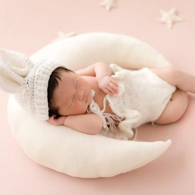 China Handmade Breathable Baby Christmas Gift Photography Pose Pillow Baby Photography Props Moon Pose Pillow Photography Newborn Props for sale