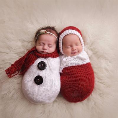 China Photography Props Breathable Newborn Baby Wrapped Christmas Snowman Crochet Sleeping Bag With Scarf for sale