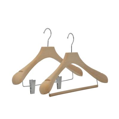 China Custom Luxury Hot Stamping Flat Hanger Fabrics Beech Wood Hangers Natural Wood For Display à venda