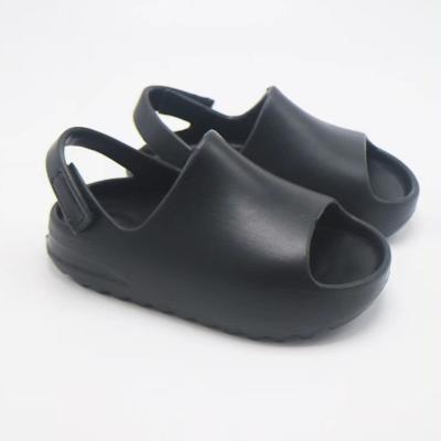 China 2022 Fashion Children's Sandals Anti-skid Lit Comfortable Soft Summer Slippers for sale