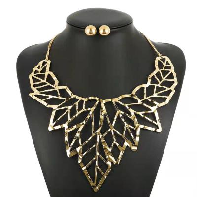 China Elegant Romantic Ace Hollow Out Leaf Choker Necklaces For Women Tall Punk Collar Statement Necklaces Torque Maxi Jewelry Gold Plated for sale