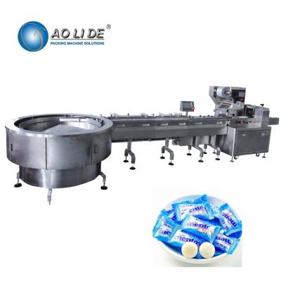 China Candy Pillow Bag Packaging Machine Turntable Type Auto Feeding 220 Volt for sale