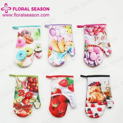 China Soft Customizable Kitchen Microwave Oven Mitt Foods Pattern Heat Transfer Printed Oven Glove for sale