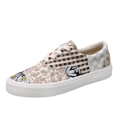 China New Couples Women's Fashion Trend Low Top Sneakers Canvas Printed Quilted Low Top Shoes Skateboard Shoes for sale