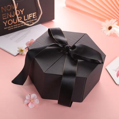 China Recyclable Christmas Boxes Cheap Wholesale Birthday Gift Box For Best Friend for sale