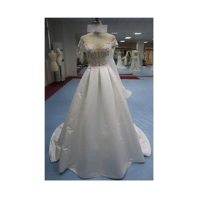 China Custom-Pleasant Champagne Slim Fit Breathable Lace-Trailing Sleeveless Bridal Wedding Dress for sale