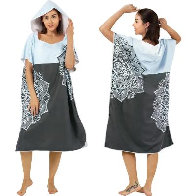 中国 Lightweight microfiber poncho Solid Color Pattern Adult Poncho in Multiple Colors 販売のため