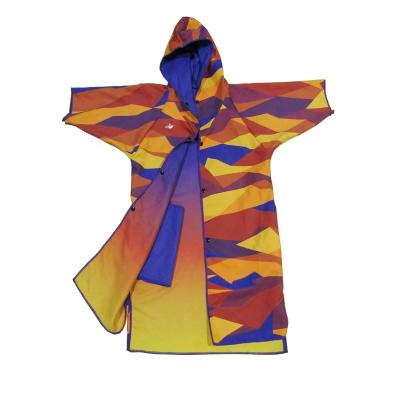 China Gepersonaliseerde Microfiber Suede Absorberend Sneldrogend Terry Handdoek Ponchos Groot Te koop