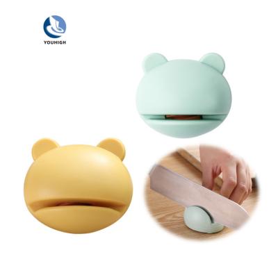 China Sustainable Fast Sharpening Grindstone Kitchen Sharpener Tool Cute Mini Frog ABS Material Portable manual knife sharpener for sale