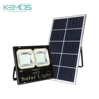 China Garden high ip66 bright aluminum waterproof outdoor SMD 30watt 60watt 100watt 200watt led solar floodlight for sale