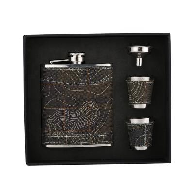 China Mikenda JH023 cheap price promotional metal hip flask sets wine cups with fabric wrap for sale