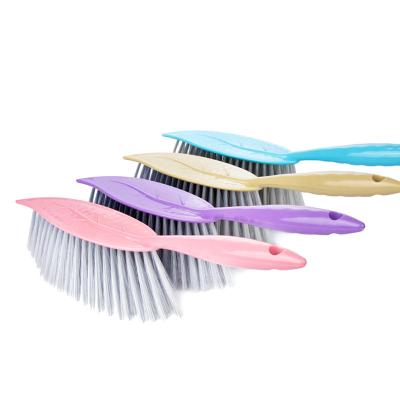 China Plastic Viable Dust Brush Fashion Sofa Coat Brush Creative Leaf Bed Brush Beautiful for sale