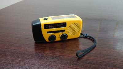 China Cranking radio with light & solar panel hand crank radio with 3 solar power led flash emergency light radio for sale