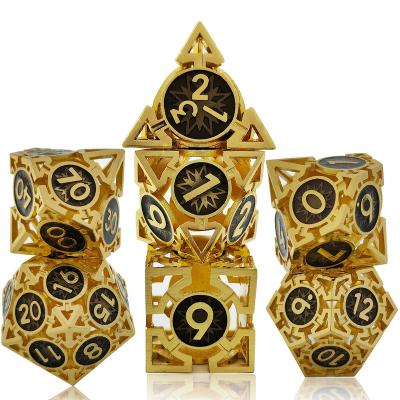 China Polyhedral Dice Set 7pcs Wholesale Custom Logo Gold Metal Dice Skeleton Dungeons And Dragons Board Game Table RPG Set Dnd Metal Dice Set for sale