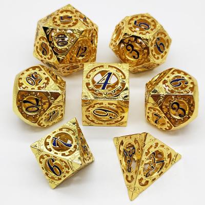 China Polyhedral Dice Set 7pcs Polyhedral 7 Piece Rune Dice Skeleton Dungeon Gold and Dragon Board Game Table Dice Set 16mm dnd metal skeleton dice set for sale