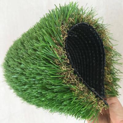 China Tropical outdoor green sintetica carpet grama artificial grass lawn landscape synthetic grass for garden à venda