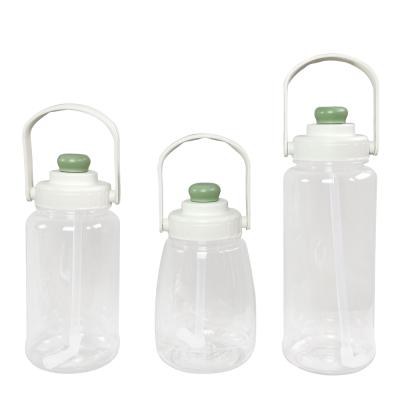 China Sustainable Water Bottle 2000ml Plastic Water Drink Bottle Half Gallon Water Bottle With Straw for sale