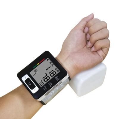 中国 Full Automatic One-Button Measurement BP Apparatus CE BSCI Approved Electronic Sphygmomanometer Automatic BP Machine A Digital Wrist Blood Pressure Meter 販売のため