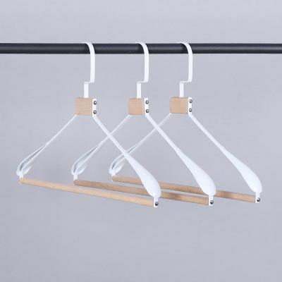 China Factory direct sale minimalist off if the white metal hanger with wood for sale