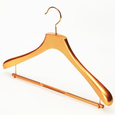 China Factory Wholesale Anti-Slip Rose Gold Fame Wooden Hanger Organizer for sale