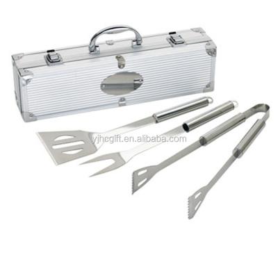 China 2021 Hot Selling 3 PC BBQ Set Most Popular Easily Cleaned Barbecue Tool Kit In Aluminum Case for sale