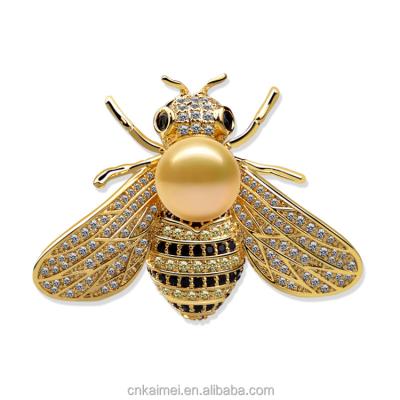 China Bee Brooch Pins Jewelry Best Seller 9mm Round Freshwater Pearl Brooches 2018 Gold Micro Pave Zircon Bee Brooch Pins for sale