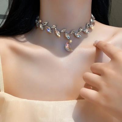 China BOHEMIA Kaimei Fashion Leaf Crystal Choker Necklaces For Women Moon Pendant Necklaces Statement Jewelry for sale