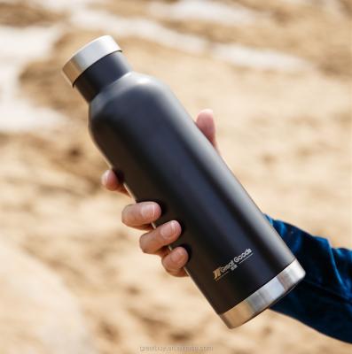 China Sustainable Plastic Double Wall Water Bottles Freestanding Vacuum Insulated Double Wall Sports Drinking Bottle for sale