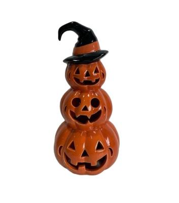 China Outdoor Europe Family Walk Custom Crafts Creative Halloween Pumpkin Witch Themed Resin Crafts for sale