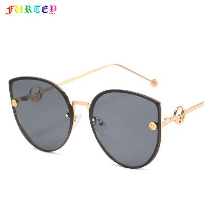 China Fashion Sunglasses 397 Genuine Movie Sunglasses New Fashion Cat Eye Sunglasses Retro Big Frame Ocean Piece Travel Sunglasses for sale