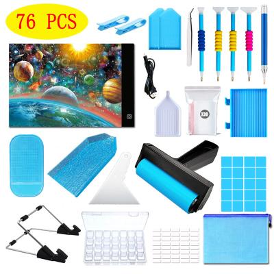 China Environmentally Friendly Blue 28 Cell Bead Box LED Glow Plate Drill Pen Diamond Drawing Tool Roller Set for sale