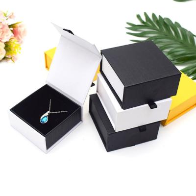 China Recycled Materials Custom Magnet Paper Folding Luxury Magnetic With Magnet Closure Gift Box for sale