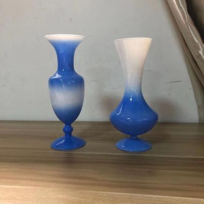 China New creative gradient blue glass vases for home decoration, high quality trophy shaped flower vase for sale