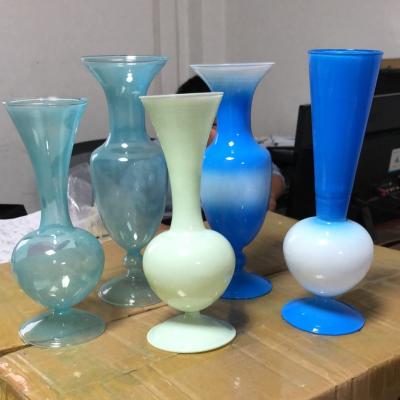 China Cost Effective The Most Popular Gradient Color Glass Vase For Coustomized Flowers for sale