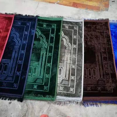 China Selling Washable Thick Anti-slip Muslim Cheap Whole Carpet Area Rug Cover Mat Velvet Blanket Prayer Traditional Style for sale