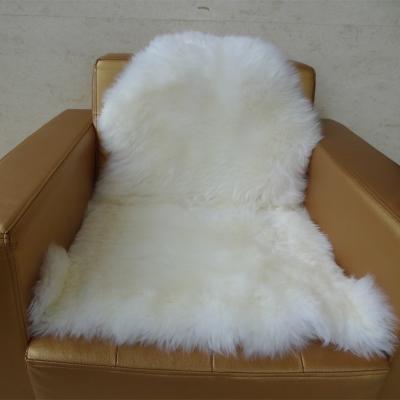 China Factory Price Eco-friendly Customized Sheepskin Shaggy Fur Area Rugs Real Fur Upholster Natrual Sheepskin Cover for sale