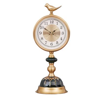 China Calendars 8-inch living room furniture fashionable retro desk clock American antique metal crystal glass craft modern simple desk clock for sale