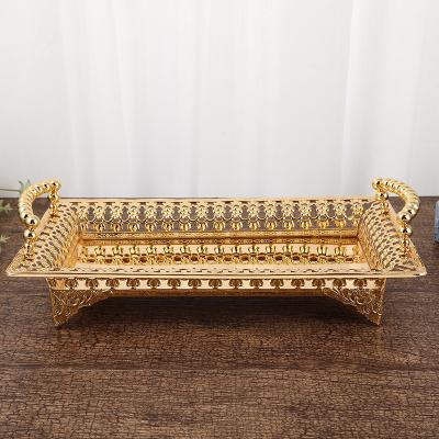 China Luxury Iron Metal Emboss Retro Craft Hotel Fruit Cake Snacks Storage Plates Golden Arabic Serving Tray for sale