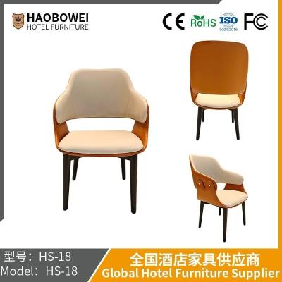 China Silla de comedor italiana moderna simple silla de madera moderna restaurante casual moda creativa tecnología trasera silla de tela en venta