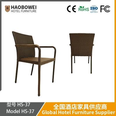 China Moderno simple mesa y silla tejida de ratán jardín exterior silla de ratán resistente al agua y protector solar hotel mesa de café combinación de mesa tejida de ratán exterior en venta