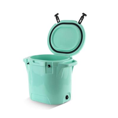 China 2021 New Design Waterproof High Quality Outdoor Durable Ice Plastic Cooler Box for sale