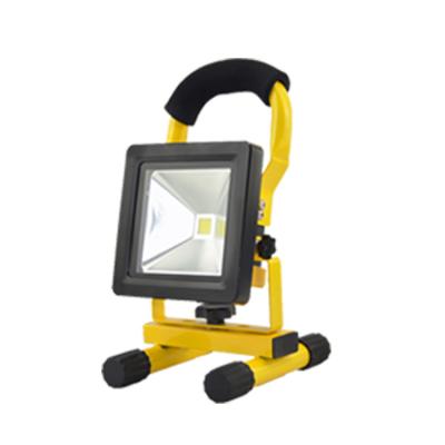 China Portable Flood Light 10W 20w 30w 30w 50w Portable Emergency Safety LED Rechargeable Flood Light for sale