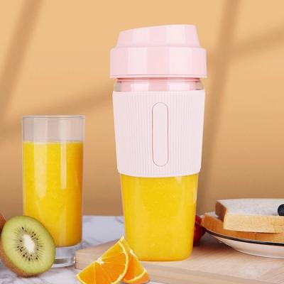 Chine RV Maker Portable USB Charging Mug Blender Juicer Personal Mini Coffee Blender Outdoor Juicer à vendre