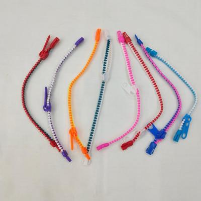 China Cheap Fashion 20cm Trendy Plastic Zipper Bracelets For Kids for sale