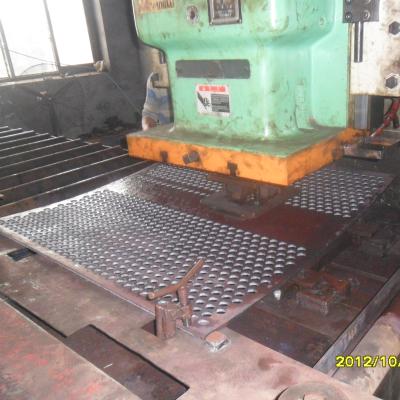 China Mine Search Heavy Galvanized Decorative Perforated Steel Screen Various For Mining Steel Gravel Filter Panel Wire Hole Cover for sale