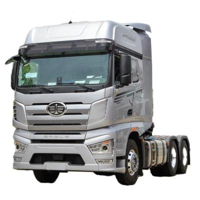 Chine FAW Jiefang J7 6x4 550 chevaux camions à moteur diesel remorque avec transmission automatique à vendre