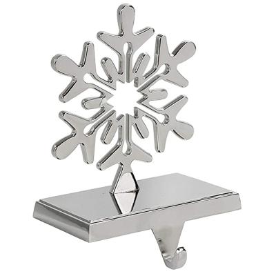 China Popular Xmas Gift Christmas Hook Metal Hanger Snowflake Silver Stocking Rack for Fireplace Mantel Mantle for sale