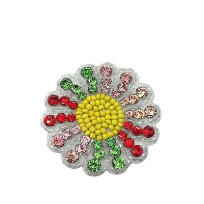 China Trendy Daisy Embroidery Embroidered Chrysanthemum Applique Handmade Patch Beaded Badges Crystal Appliques Sequined Flower for sale