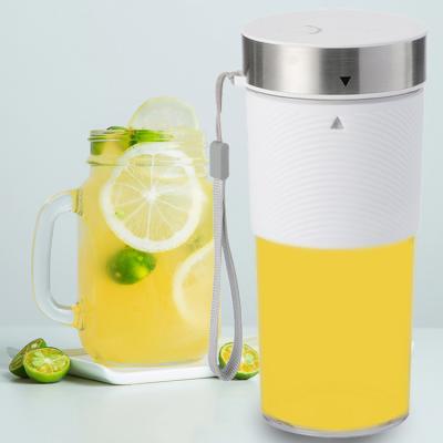 China Mini Juicer Blender Hand Blender USB Multifunctional Rechargeable Personal Blender for sale